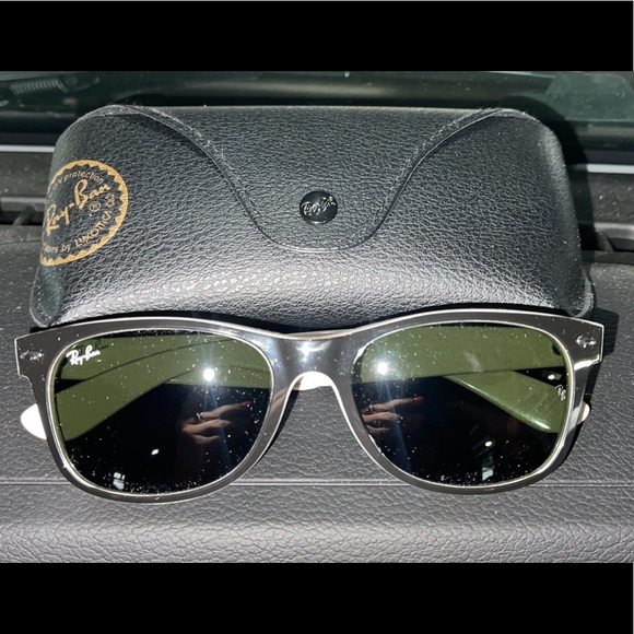 Brand new Ray-bans wayfarer! Never worn before.